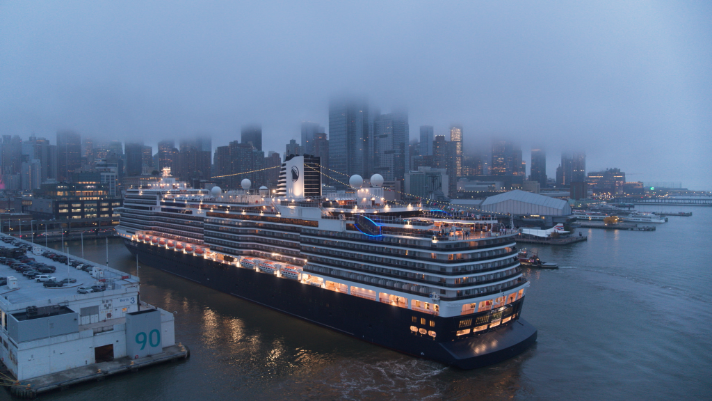 Holland America Lines Rotterdam gearriveerd in New York